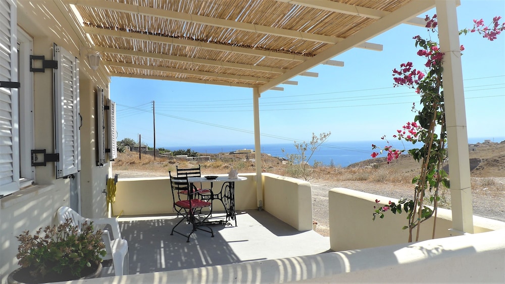Drakkar Houses - last minute hotel in Fira