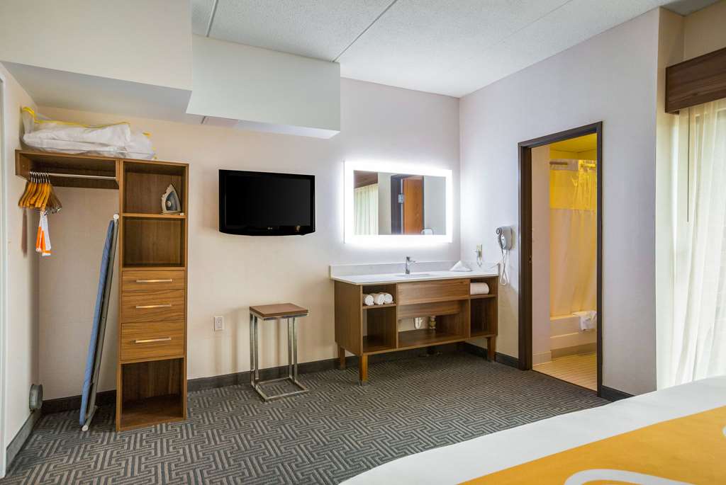 Quality Suites Lansing West - photo 30