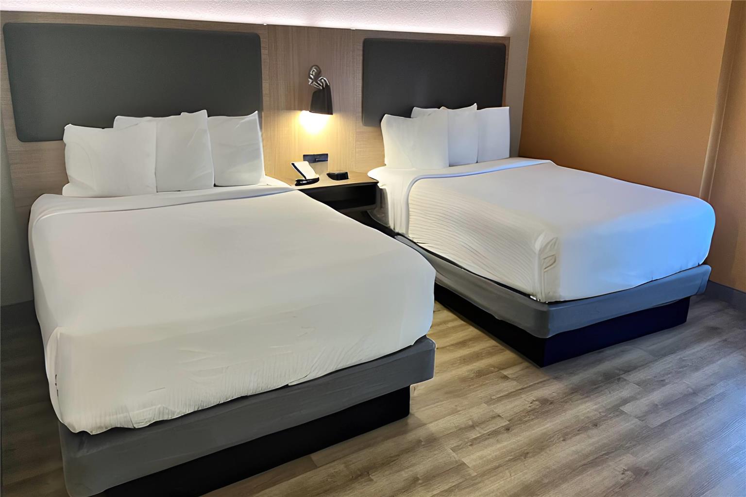 La Quinta Inn & Suites by Wyndham Jacksonville Butler Blvd - photo 24
