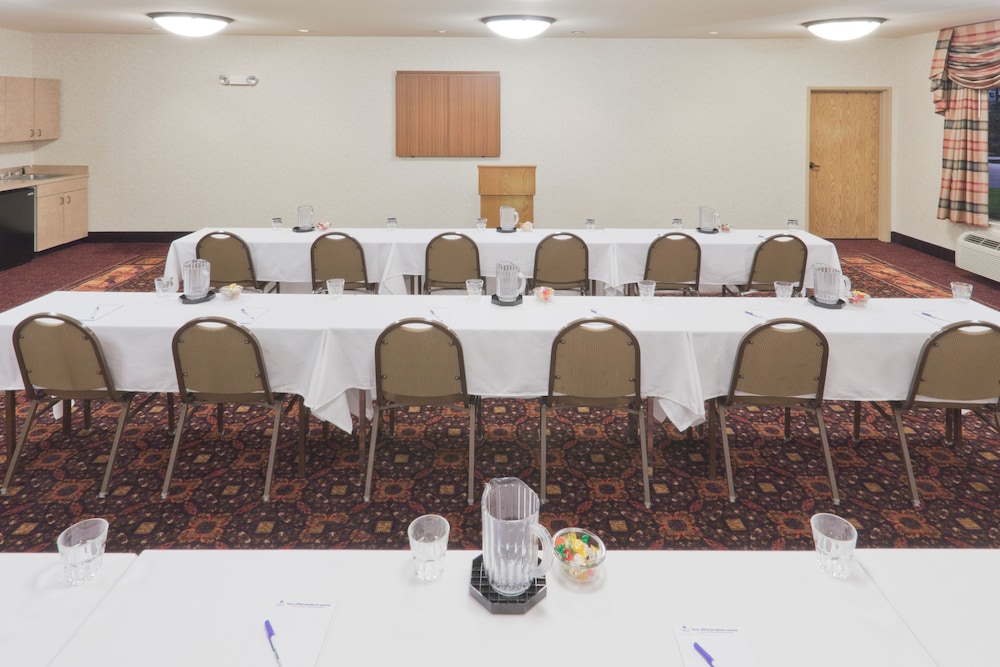 Holiday Inn Express & Suites Gillette by IHG - photo 44
