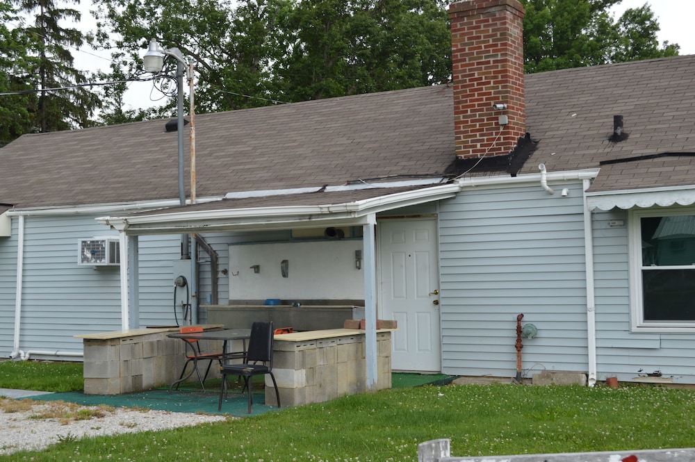 Great Lakes Motel - photo 16