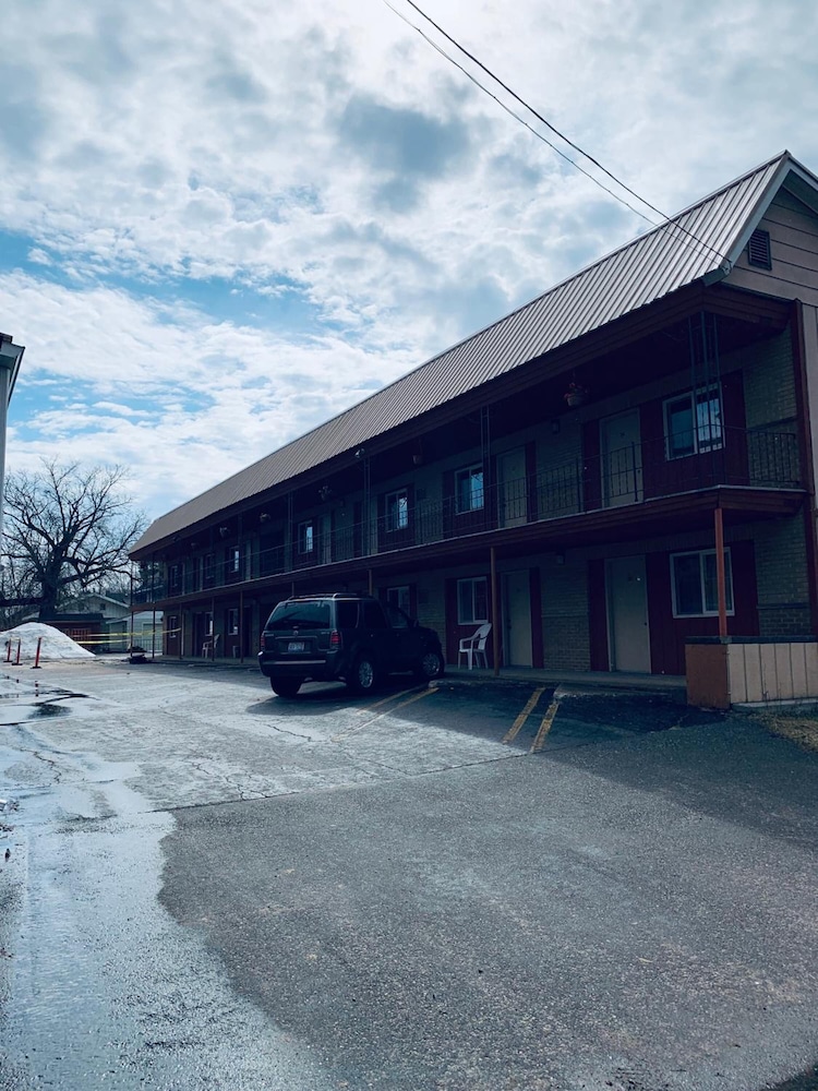 Mid City Motel - photo 14