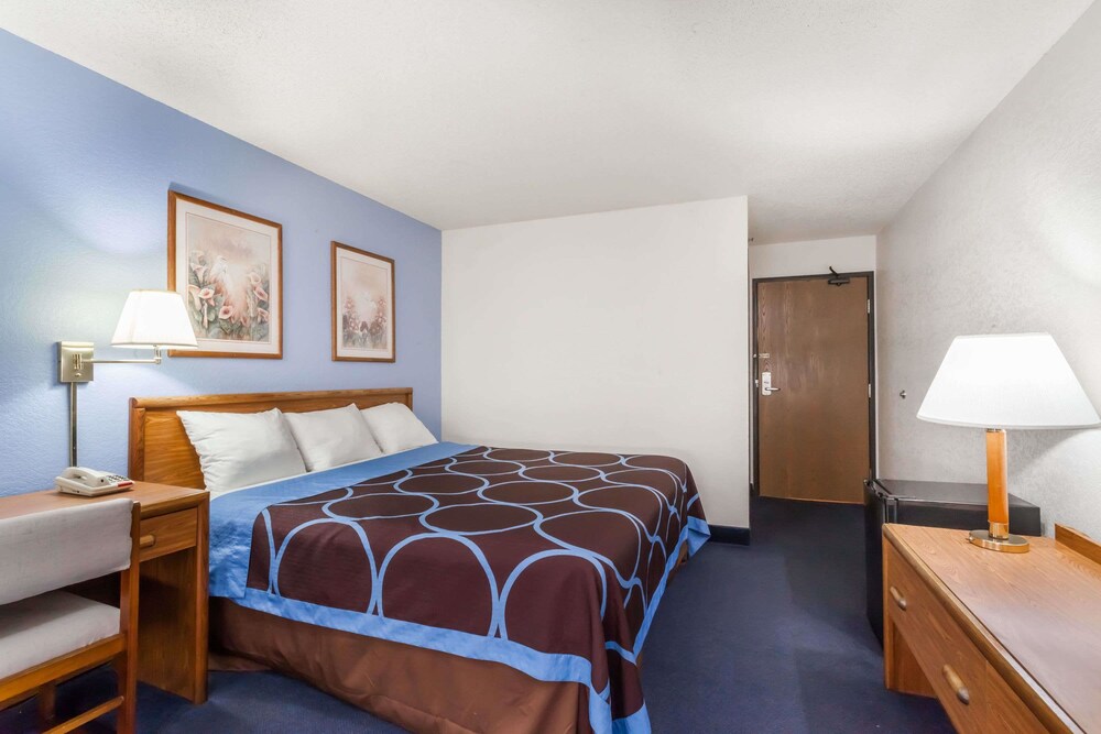 Super 8 by Wyndham Norwich - photo 4