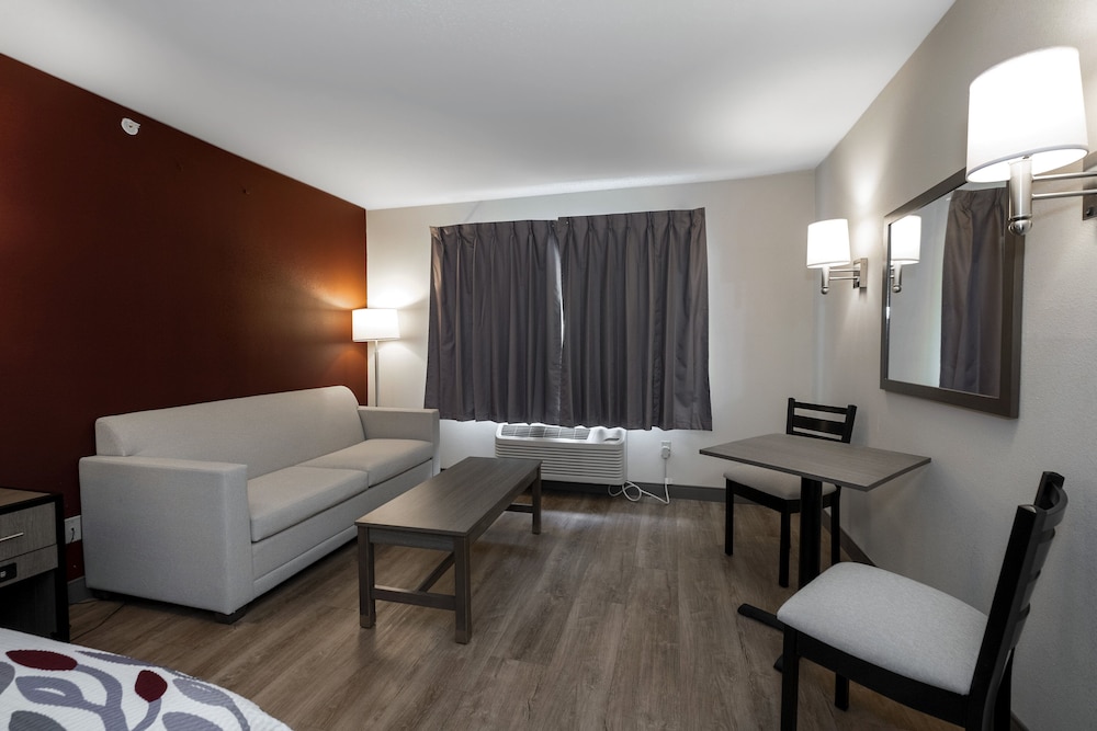 Red Roof Inn Clifton Park - photo 14