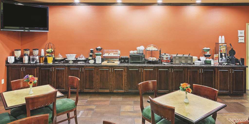 La Quinta Inn & Suites by Wyndham Eastland - photo 49