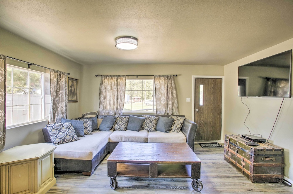 Kingston Sleeper: Unique Stay Near Silver Mountain in Kingston, United States