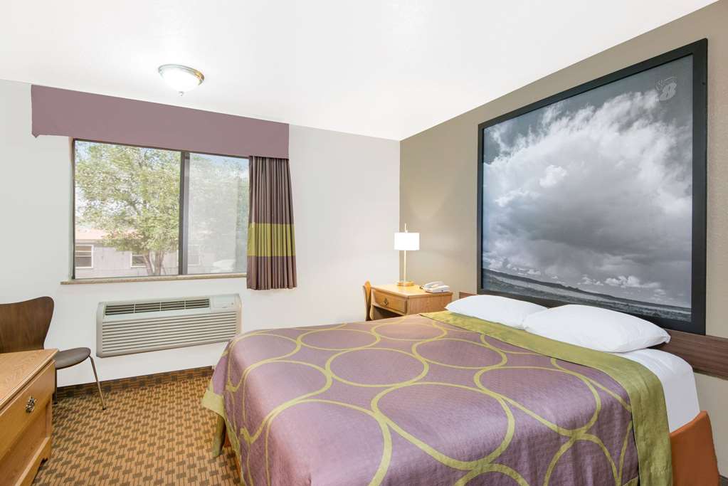 Super 8 by Wyndham Santa Rosa - photo 6