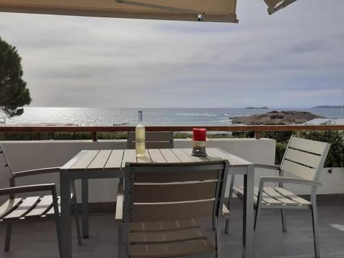 Breezy summer maisonette with exciting view — 4-Star Luxury Hotel in Kalyvia Thorikou, Greece