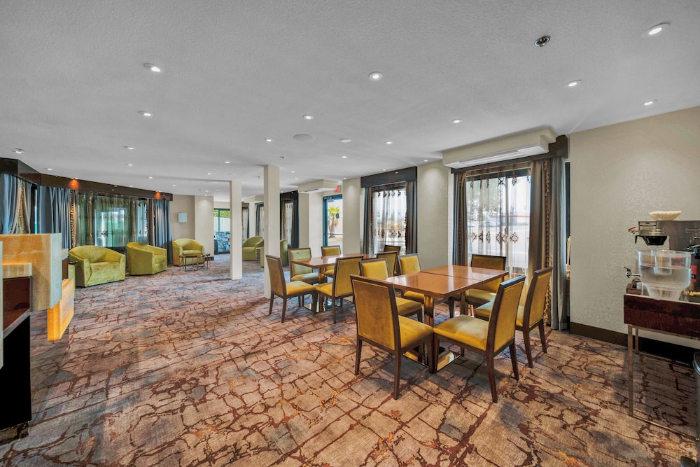 Baymont by Wyndham Anderson - photo 3