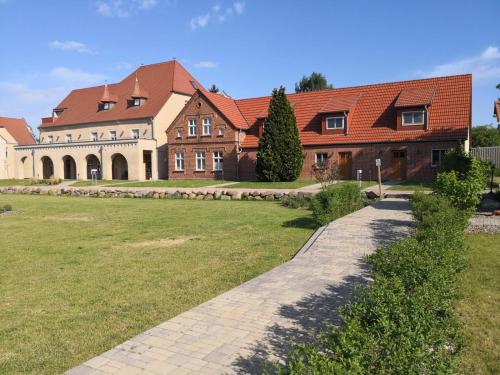 Der Westflügel Downton Abbey — 4-Star Luxury Hotel in Seebad Bansin, Germany