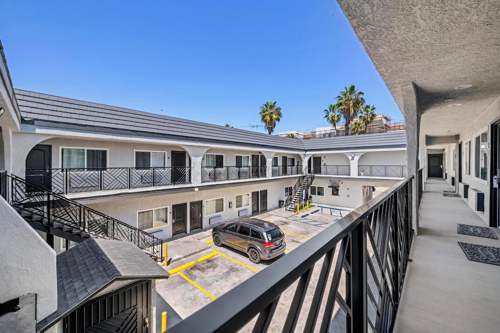 Hyland Inn Long Beach - photo 9