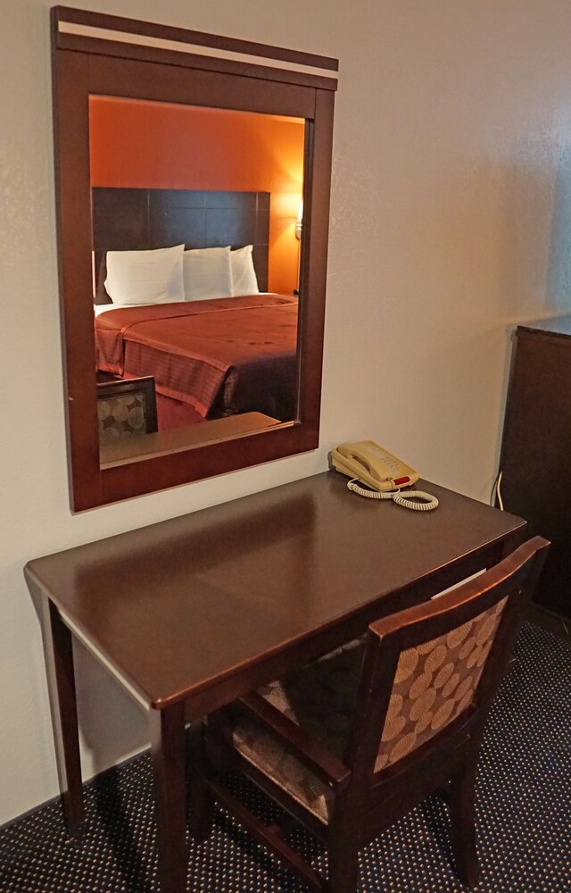 Travel Plaza Inn - photo 17