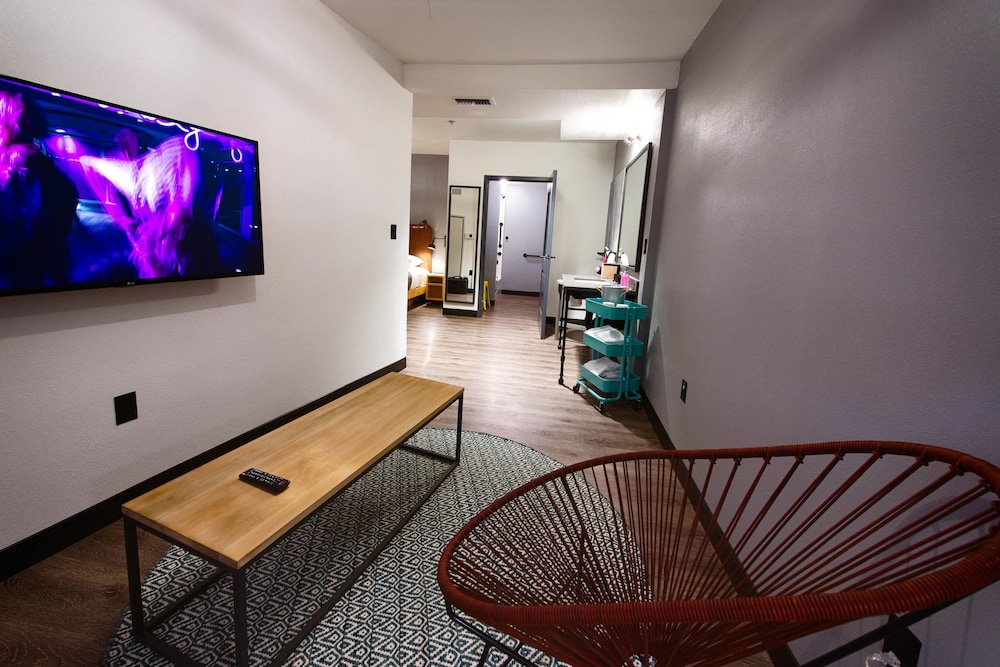 Moxy New Orleans Downtown French Quarter - photo 24