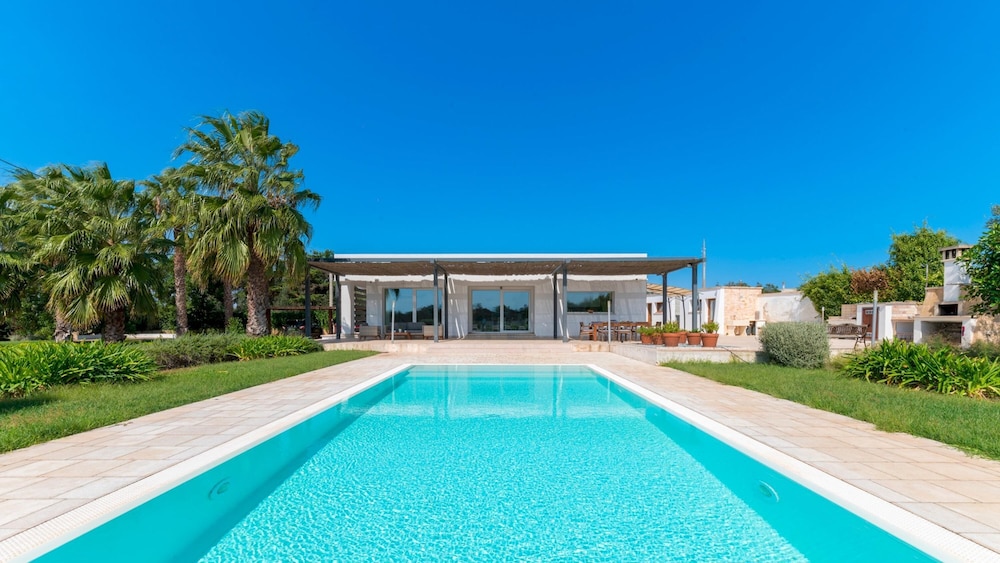 Villa I Chiani 8 Emma Villas — 4-Star Luxury Hotel in Gagliano Del Capo, Italy