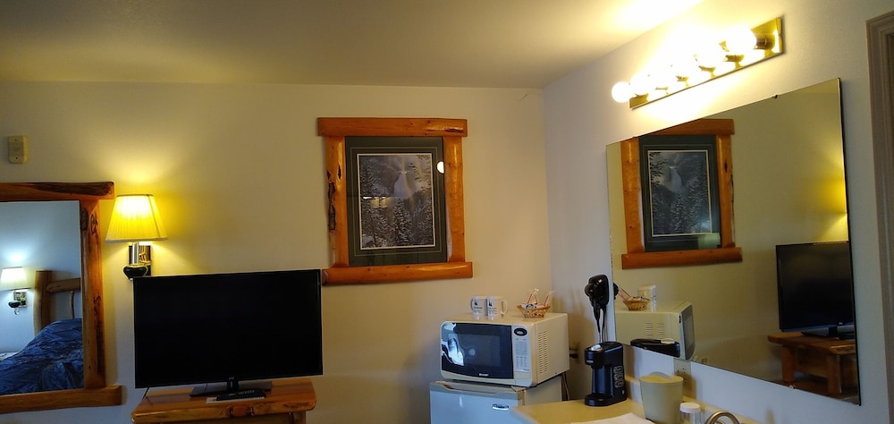 The Ponderosa Motel - photo 17