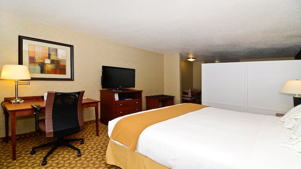 Holiday Inn Express Hotel & Suites Fort Atkinson an IHG Hotel - photo 2