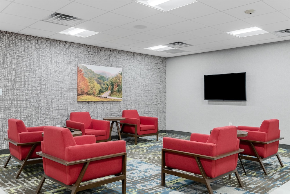 Hampton Inn Front Royal - photo 7