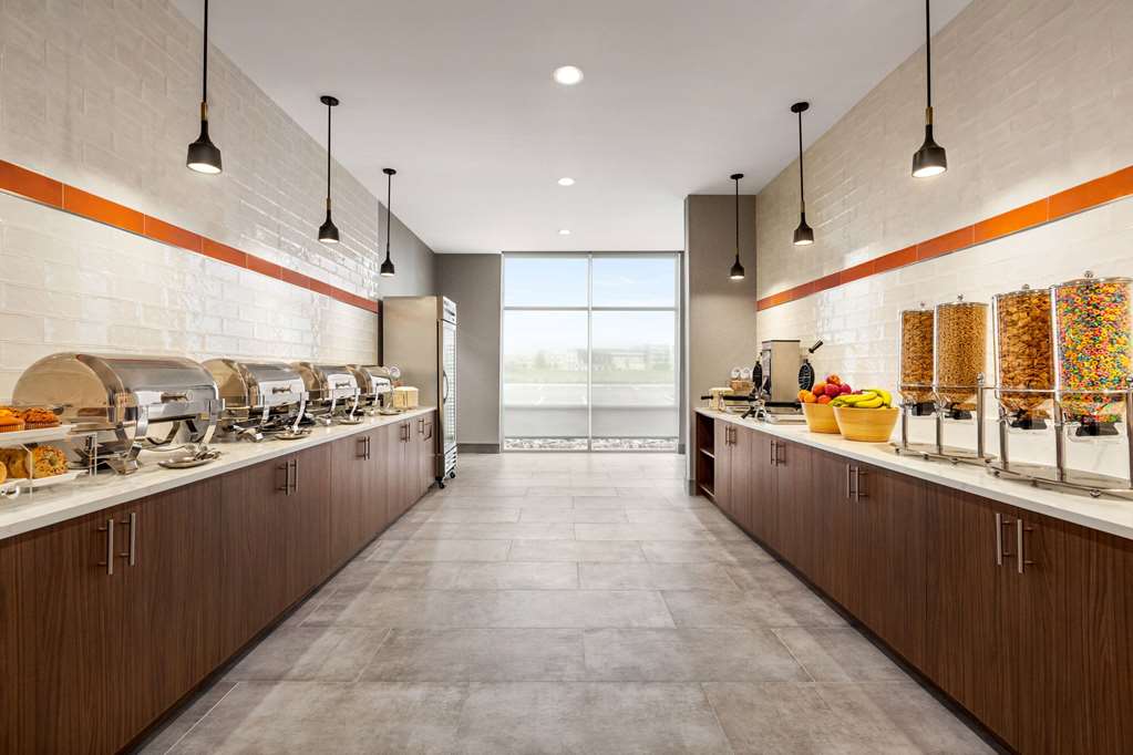 La Quinta Inn & Suites by Wyndham Mount Laurel Moorestown - photo 61