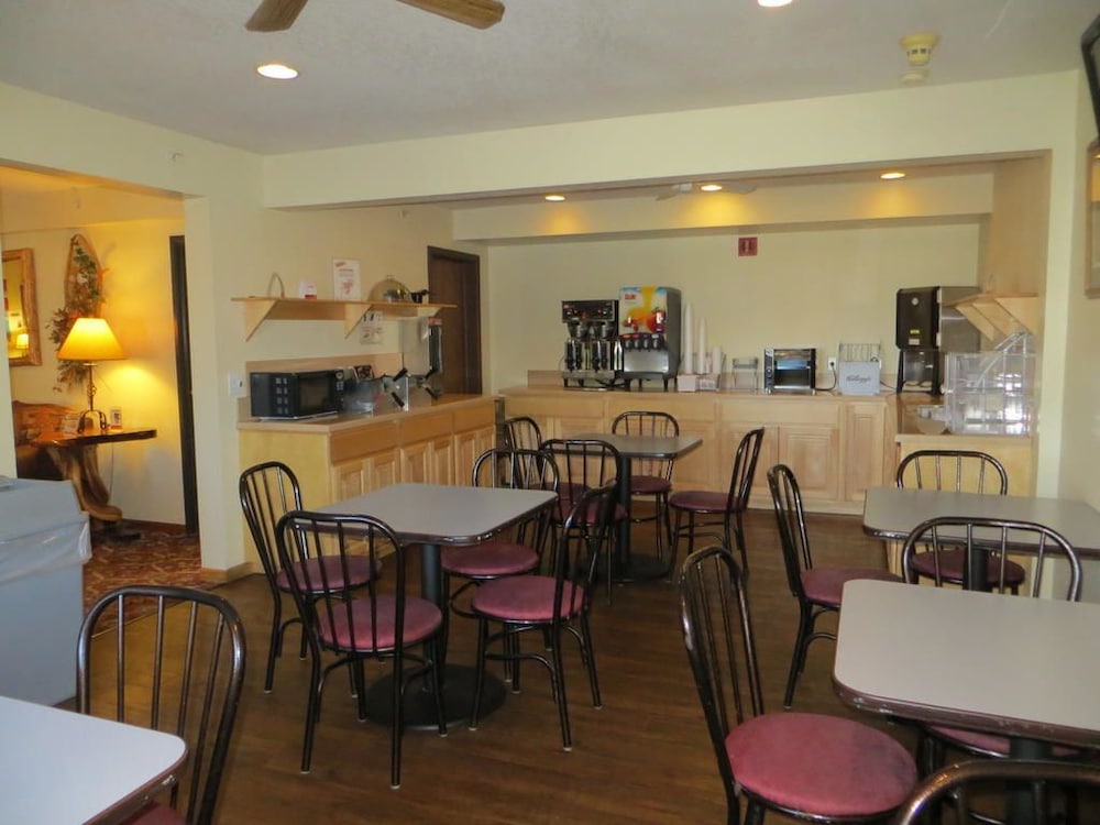 Super 8 by Wyndham Bridgeview of Mackinaw City - photo 46