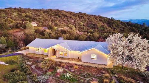 Home at Yosemite Oakhurst — 4-Star Luxury Hotel in Oakhurst, United States