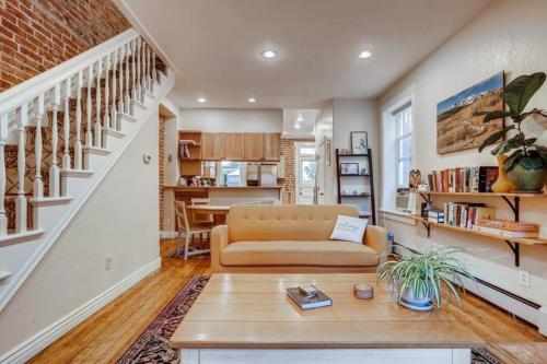 Central Denver Townhome Close To Historic Neighborhood in Denver, United States