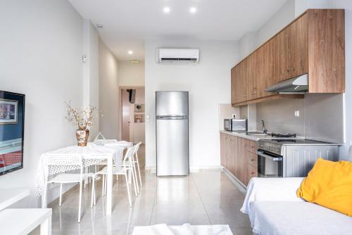 NEON Apartment modern high quality central Apt Heraklion City — 4-Star Luxury Hotel in Irakleion, Greece