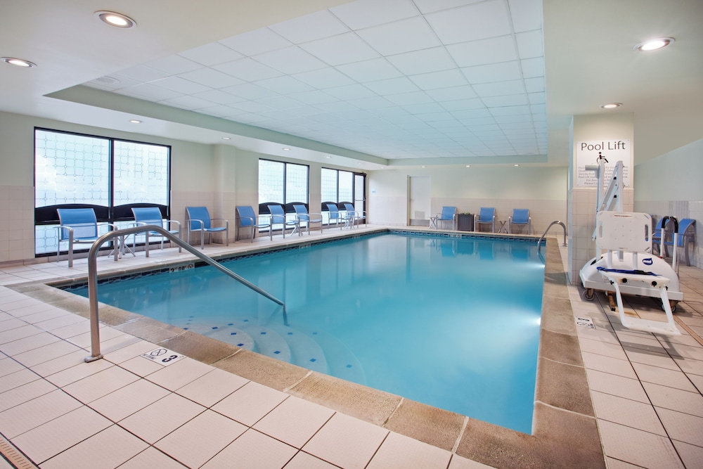 Holiday Inn Express & Suites Cincinnati Riverfront by IHG - photo 40