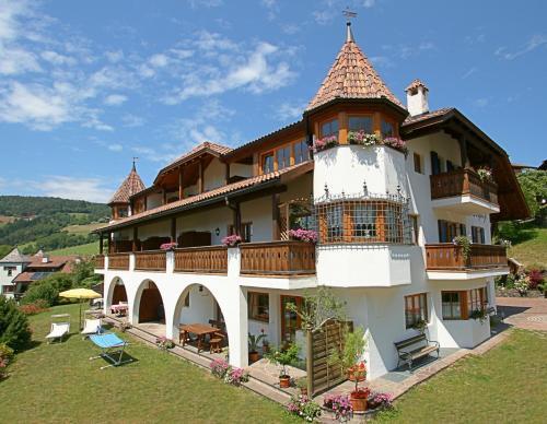 Residence Burghof — 4-Star Luxury Hotel in Siusi, Italy
