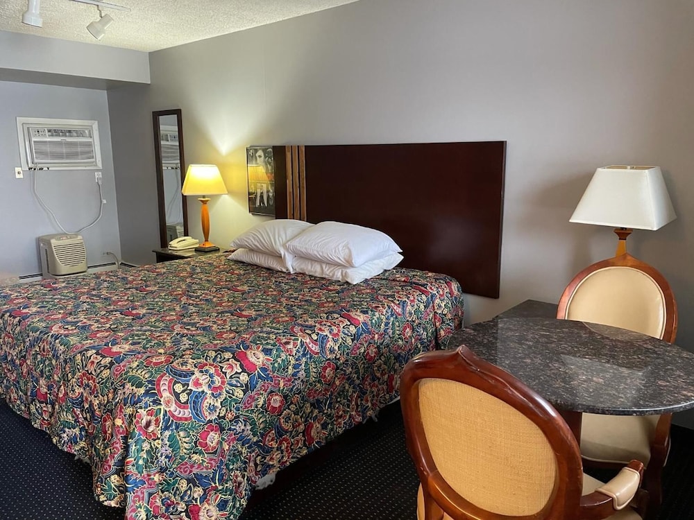 American Inn & Suites - photo 13