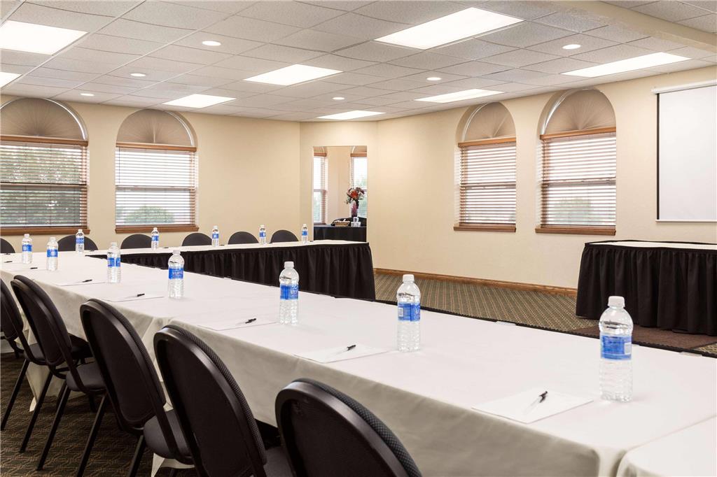 Country Inn & Suites by Radisson Lincoln North Hotel and Conference Center NE - photo 14
