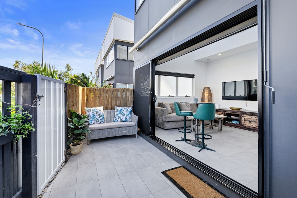 1 Bedroom Modern Townhouse in Casuarina — 4-Star Luxury Hotel in Casuarina, Australia