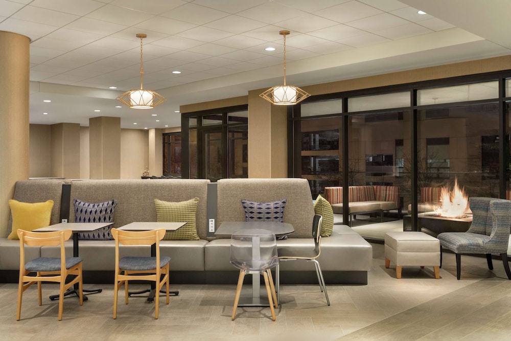 Home2 Suites by Hilton Chicago River North - photo 3