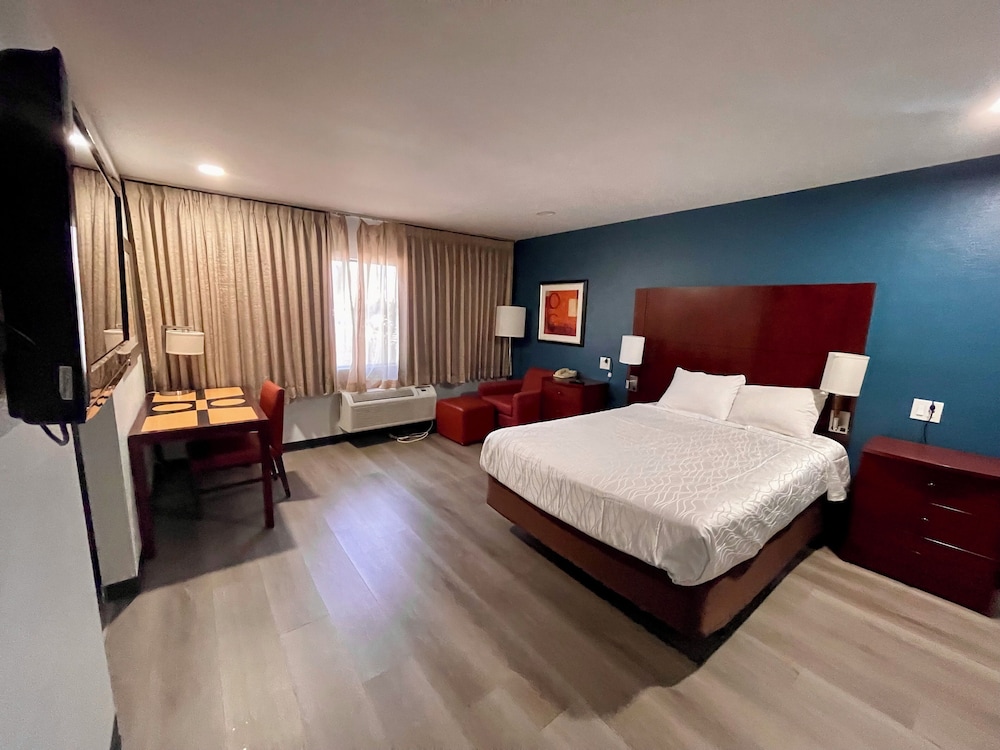 Portside Inn & Suites - photo 13