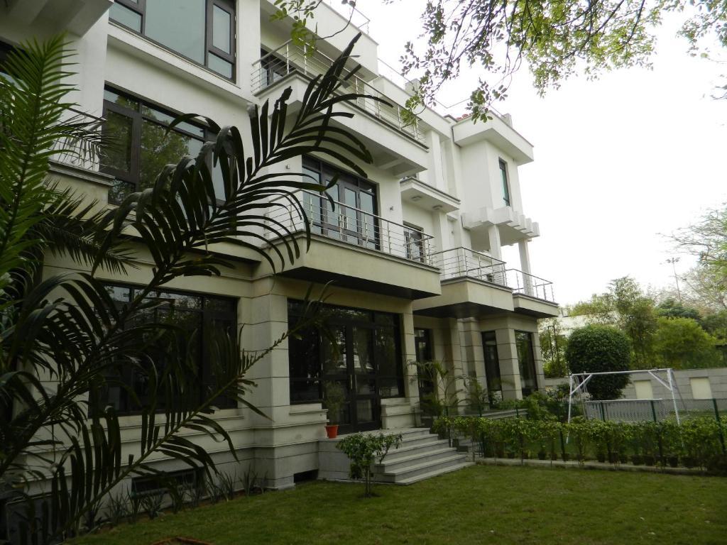 76 Friends Colony — 4-Star Luxury Hotel in New Delhi, India