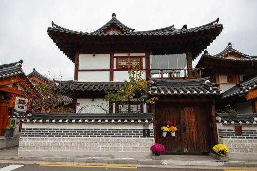 Eunpyeong Hanok Pyeonganchae은평한옥 in Seoul, South Korea
