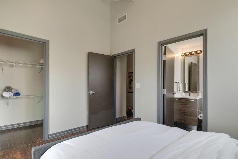 Luxury Downtown Dallas Stay by Amyfinehouse - photo 282