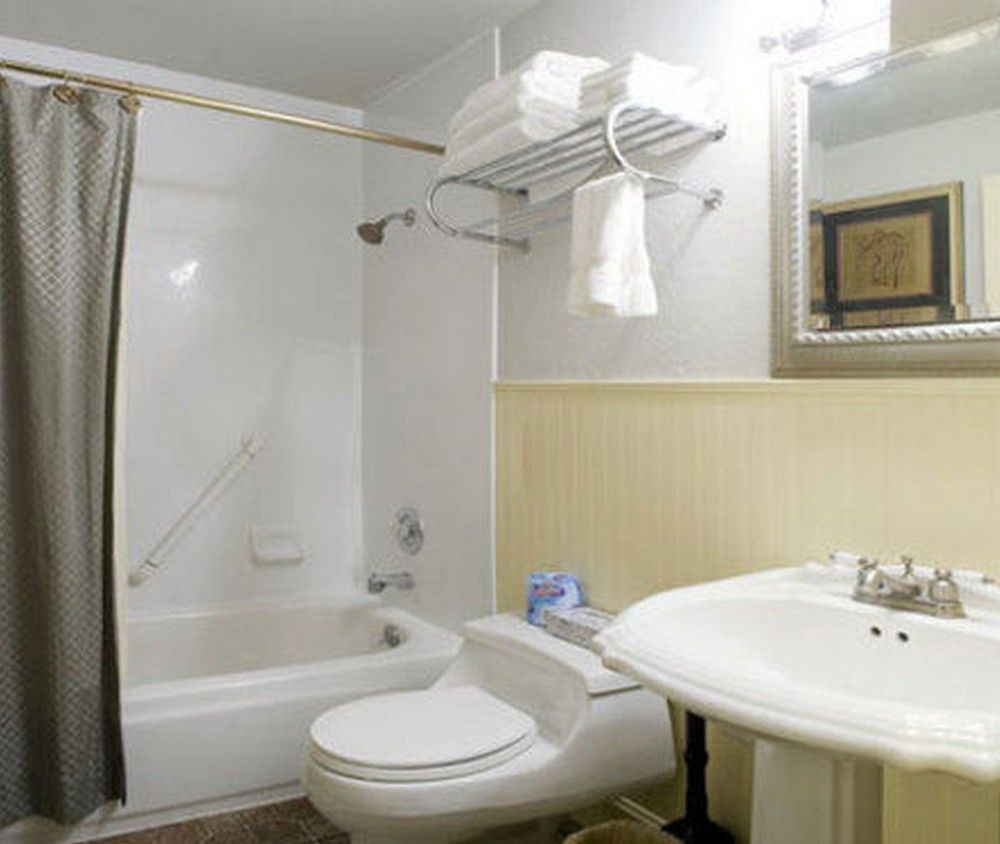 Bond Hotel & Extended Stay - photo 29