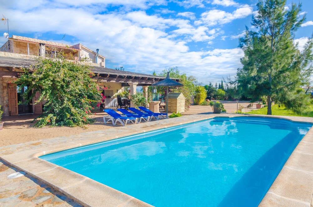 Can Poca Roba - carbon neutral hotel in Campos