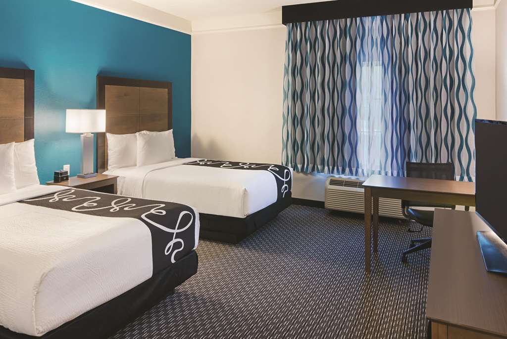 La Quinta Inn & Suites by Wyndham Orlando UCF - photo 28