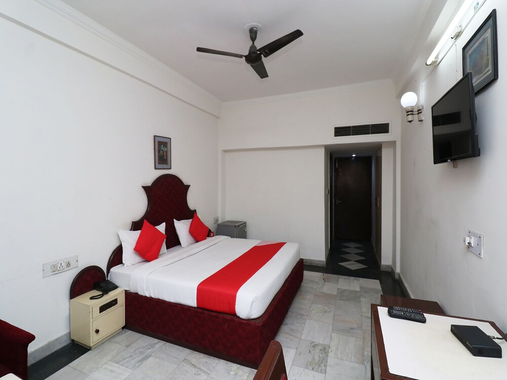Oyo 29566 Hotel Mid Town — hotel in Panipat