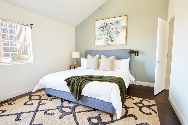 One Baltimore Place by Sonder - photo 28
