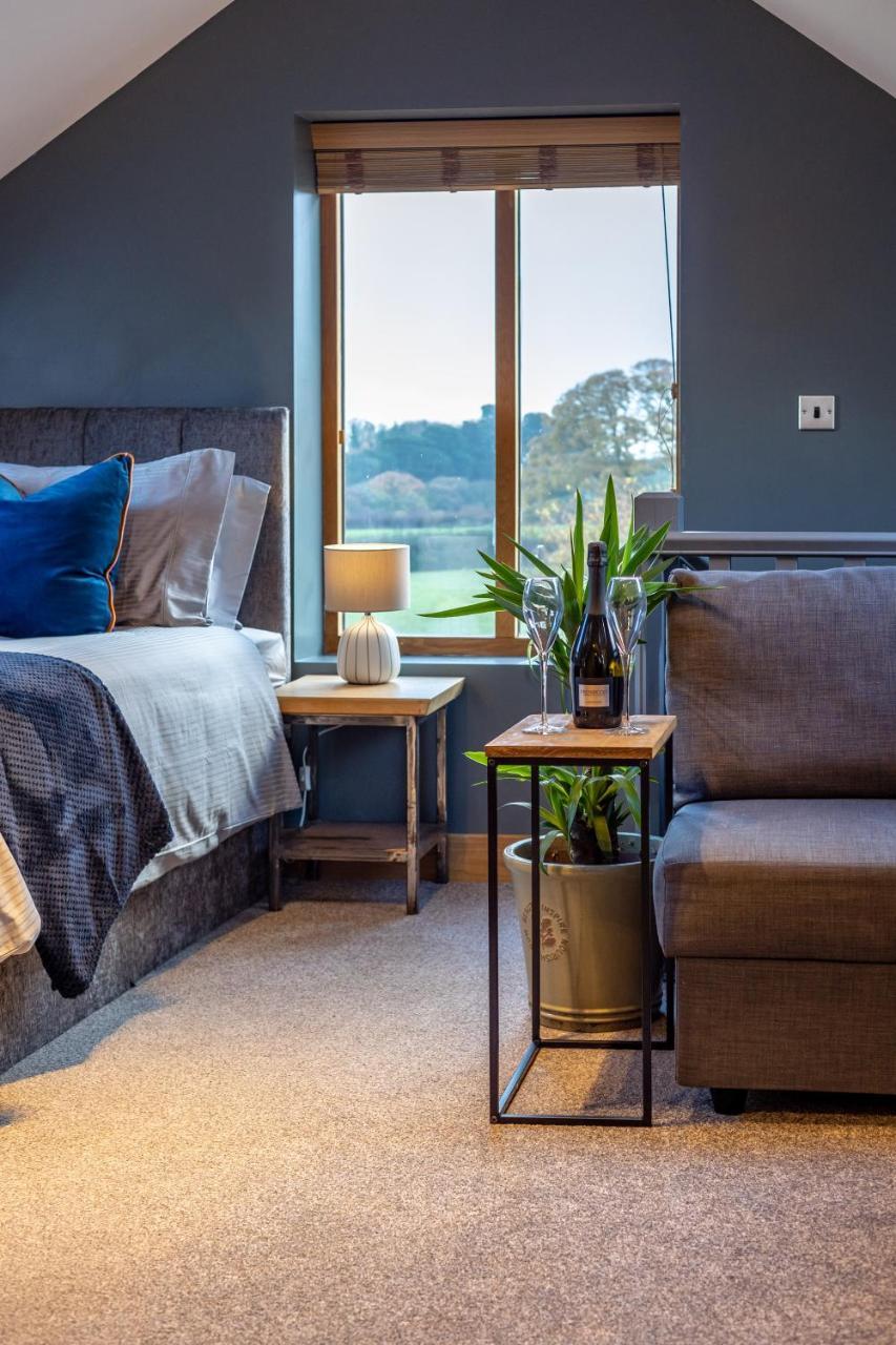 Stunning Rural Stay with Idyllic Views & Great Location — hotel in Holywell