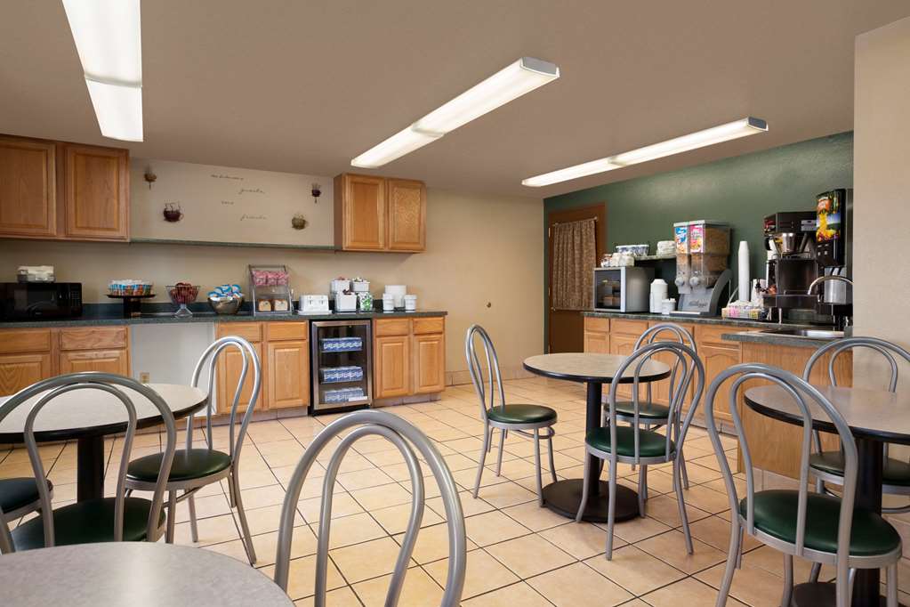 Super 8 by Wyndham Coeur d'Alene - photo 4