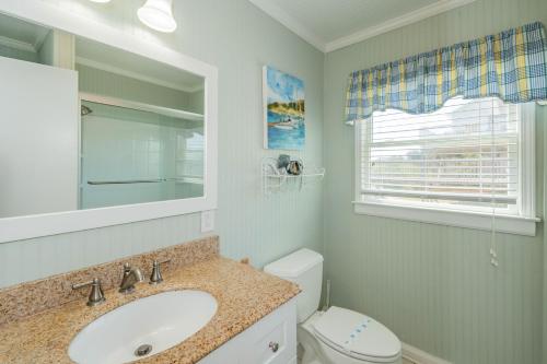 Beach Barracks by Oak Island Accommodations - photo 8