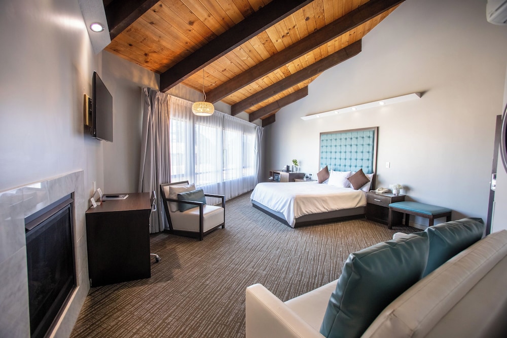 Munras Inn - photo 26