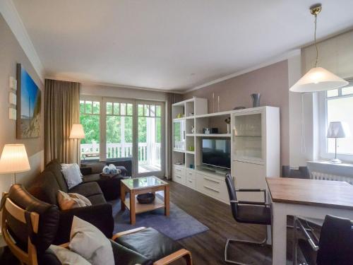 Dünenpark Binz Komfortplus Ferienwohnung mit 1 Schlafzimmer und Balkon im Obergeschoss 007 — 4-Star Luxury Hotel in Ostseebad Binz, Germany