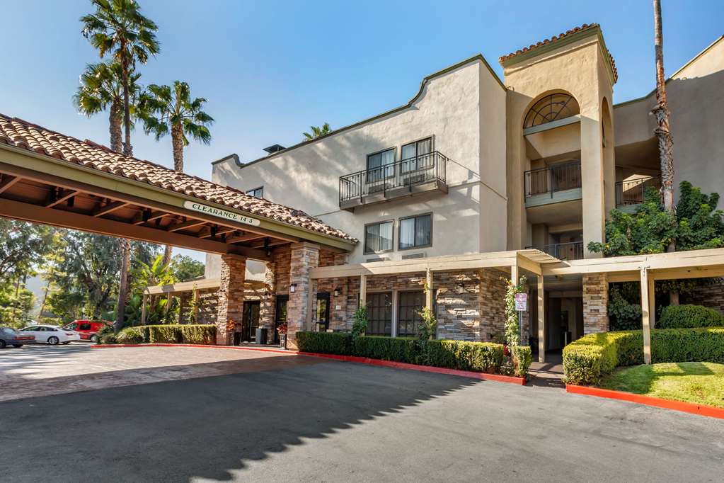 Comfort Inn Suites Orange County John Wayne Airport — Santa Ana