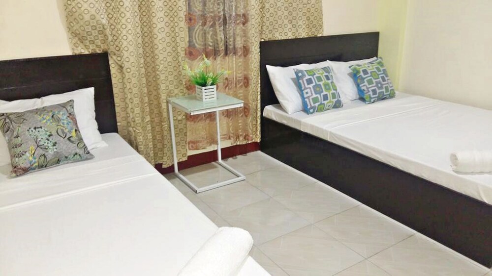 Fiesta Ballroom Hotel — hotel in Legaspi