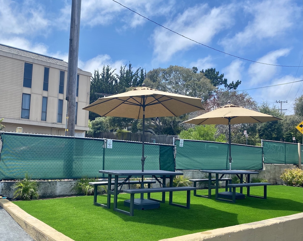 Aura Inn Monterey - photo 80