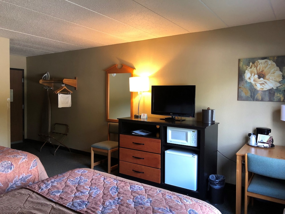 Boarders Inn & Suites by Cobblestone Hotels Fayette - photo 14